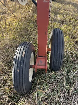 Image of Hesston 3983 equipment image 4