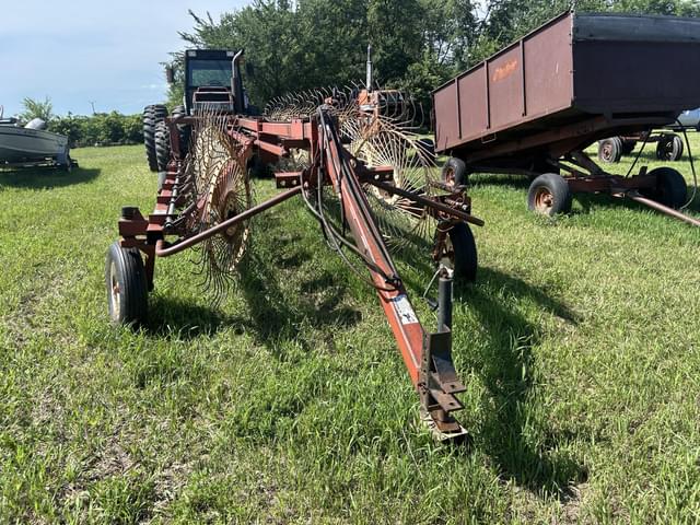 Image of Hesston 3983 equipment image 2
