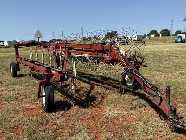 Image of Hesston 3983 equipment image 1