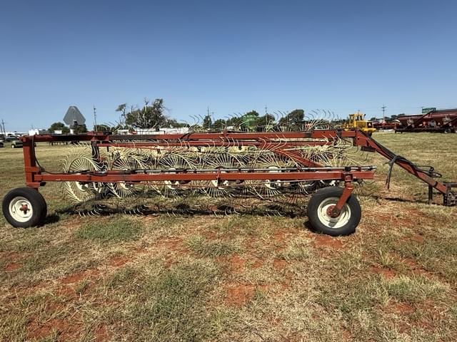 Image of Hesston 3983 equipment image 2