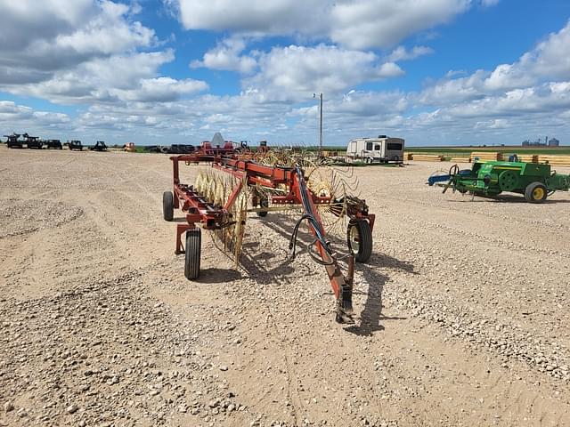 Image of Hesston 3983 equipment image 1
