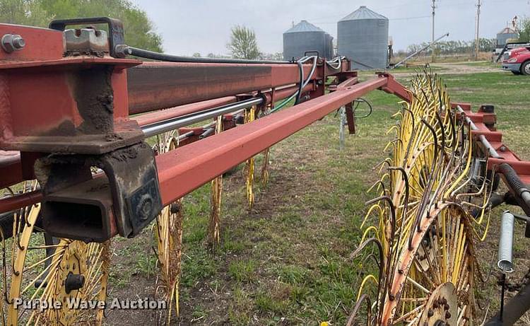 Main image Hesston 3983 18