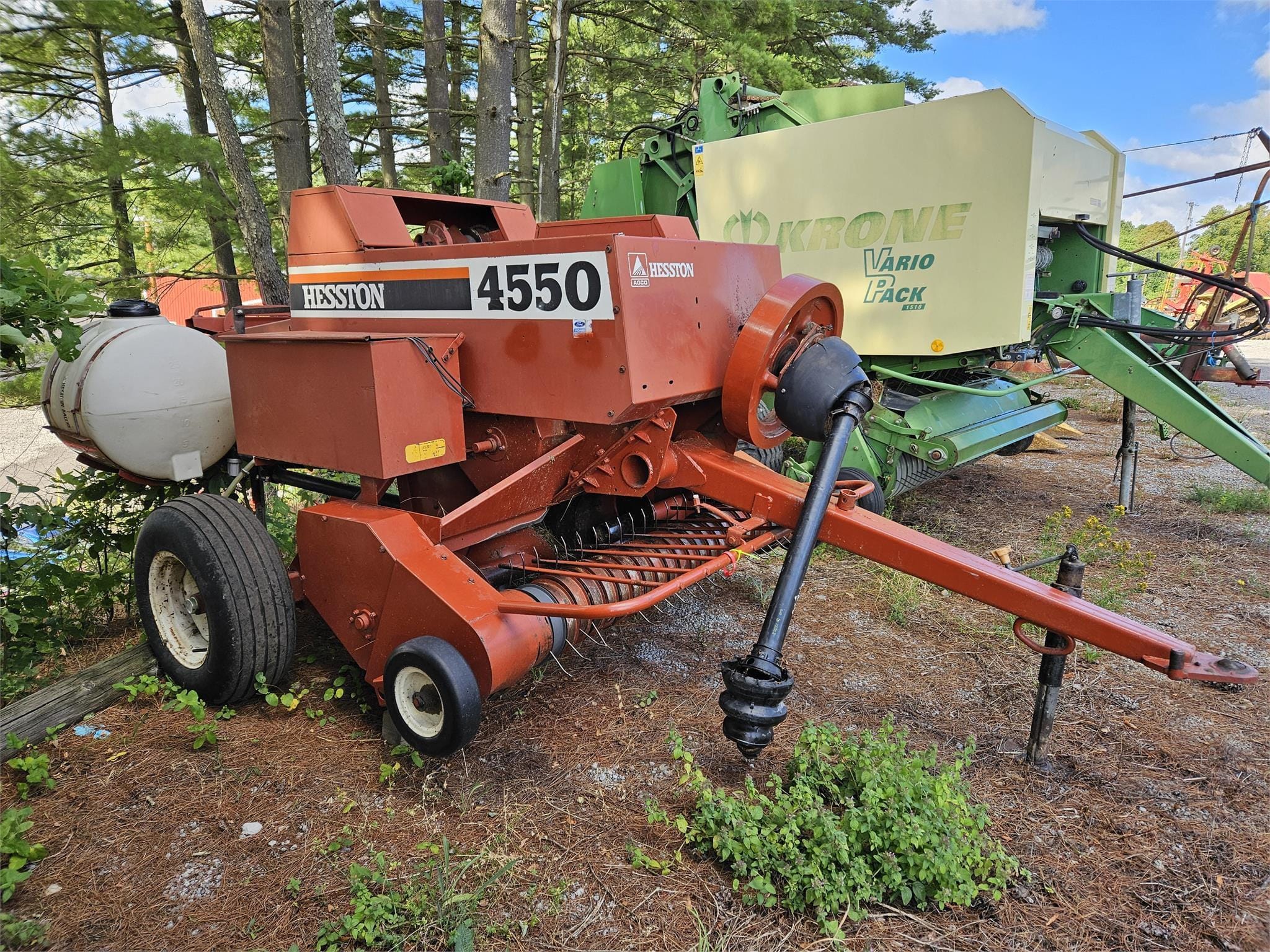 Hesston 4550 Equipment Image0