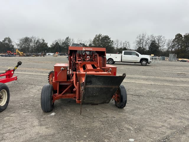 Image of Hesston 4550 equipment image 4
