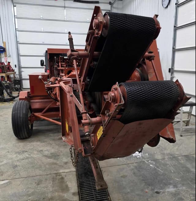 Image of Hesston 4570 equipment image 3