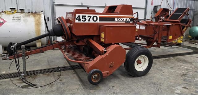 Image of Hesston 4570 equipment image 1