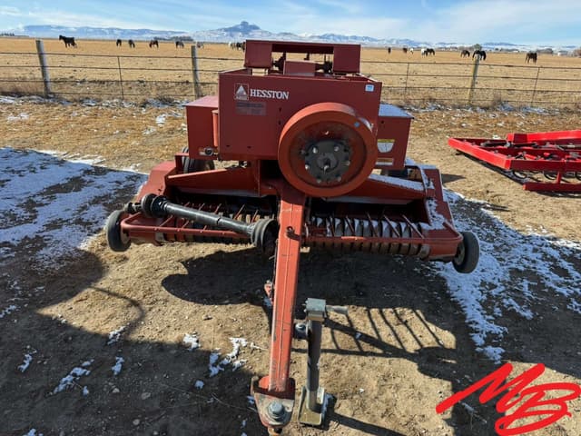 Image of Hesston 4570 equipment image 3