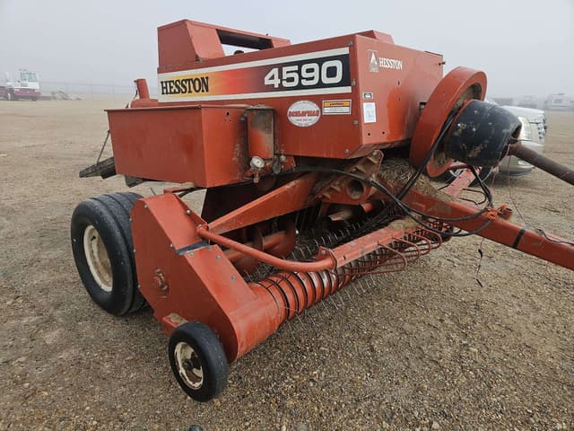 Image of Hesston 4590 equipment image 3