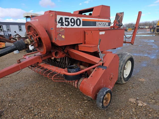 Image of Hesston 4590 equipment image 1