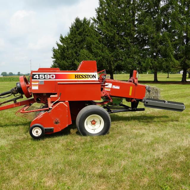 Image of Hesston 4590 equipment image 1