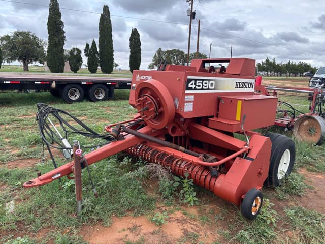 Image of Hesston 4590 equipment image 3