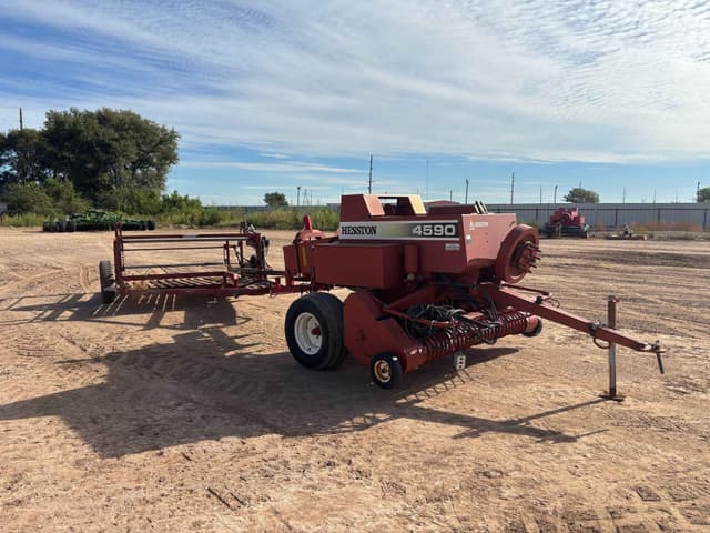 Image of Hesston 4590 equipment image 4
