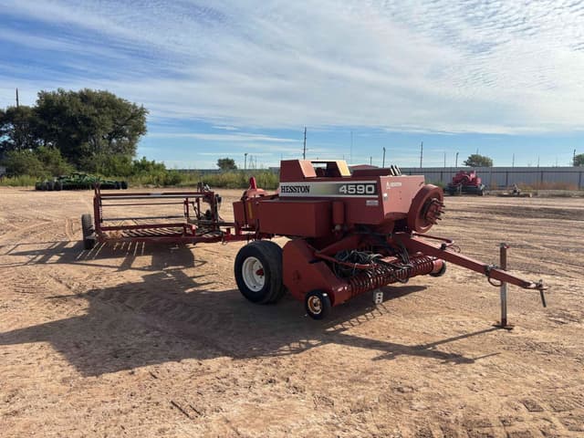 Image of Hesston 4590 equipment image 4