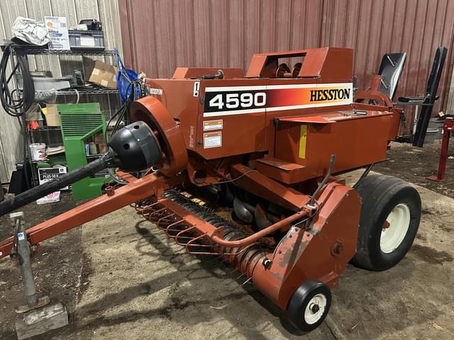 Image of Hesston 4590 equipment image 2