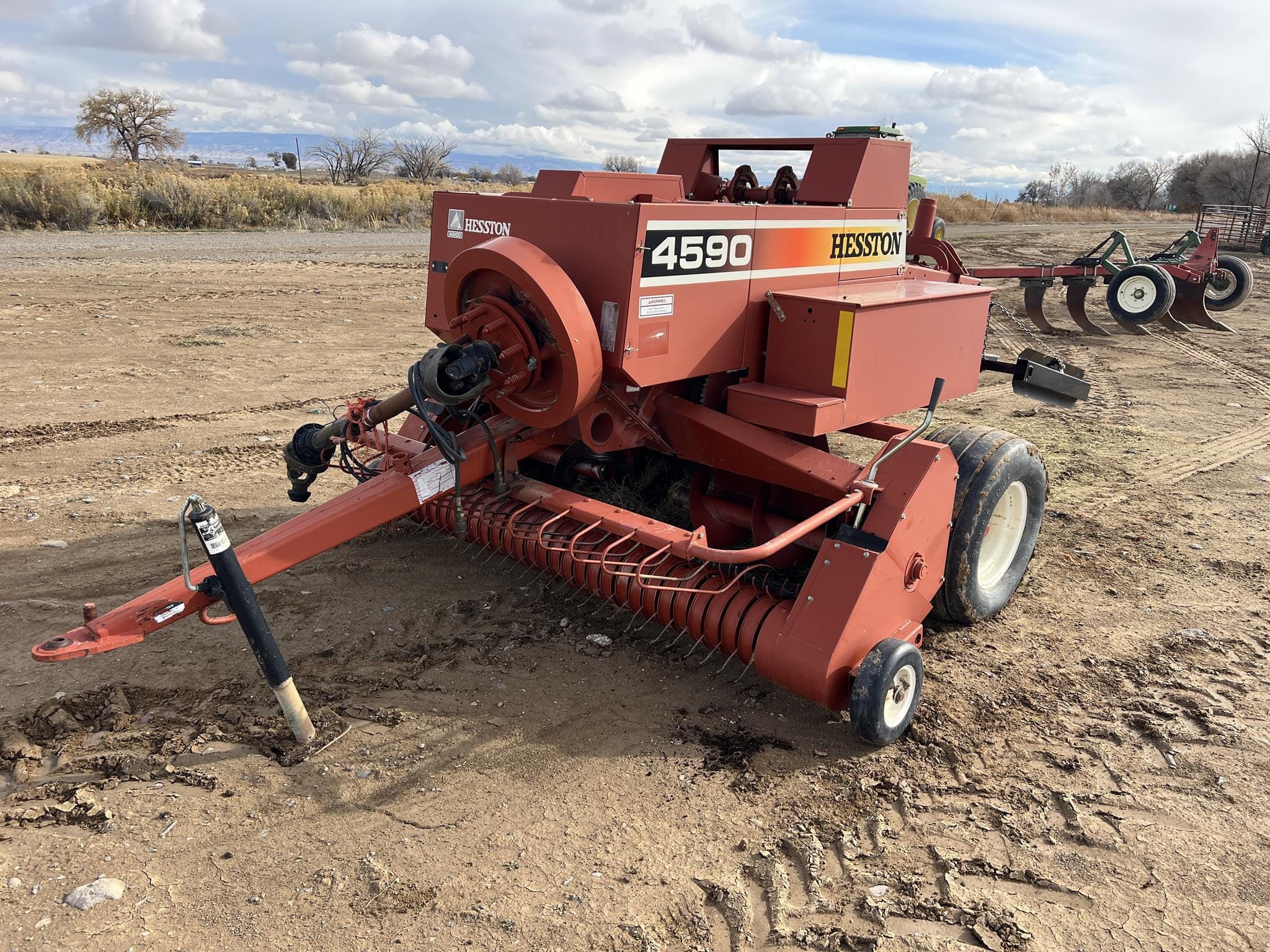 Hesston 4590 Equipment Image0