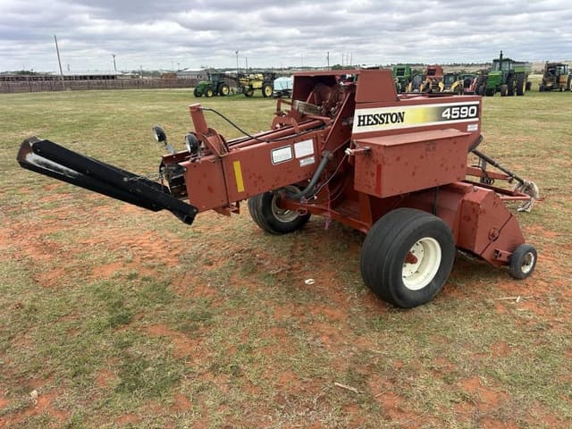 Image of Hesston 4590 equipment image 2