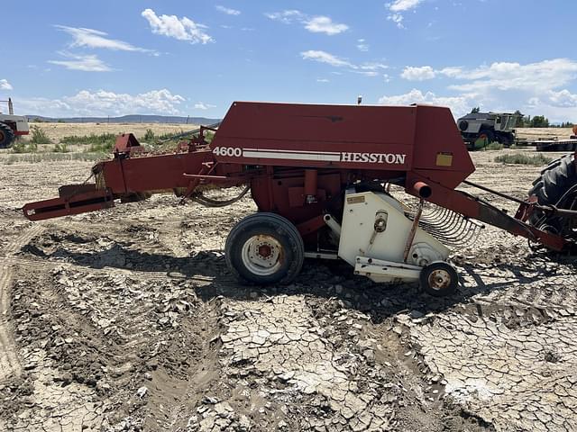 Image of Hesston 4600 equipment image 2