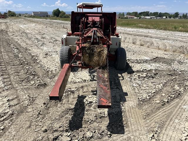 Image of Hesston 4600 equipment image 4