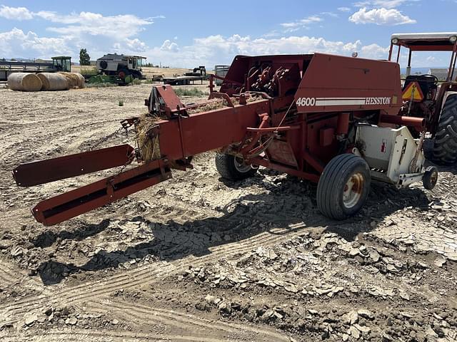 Image of Hesston 4600 equipment image 3