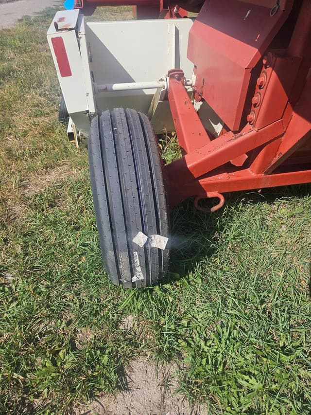 Image of Hesston 4600 equipment image 4