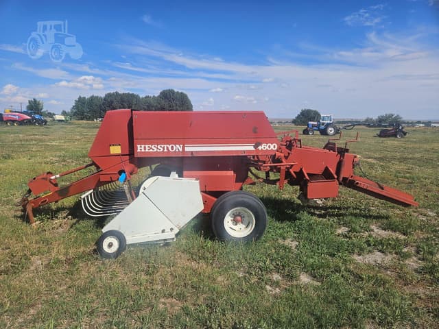 Image of Hesston 4600 equipment image 1