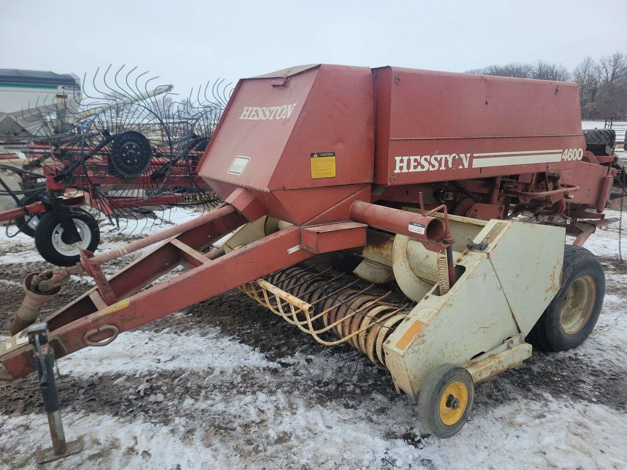 Hesston 4600 Equipment Image0