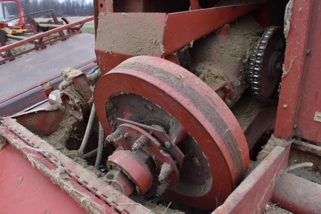 Image of Hesston 4600 equipment image 4