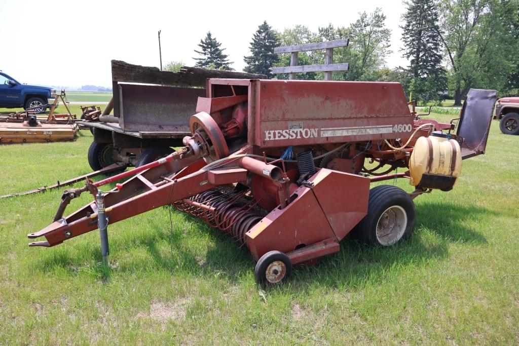 Image of Hesston  4600 Image 0