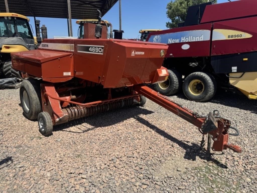 Hesston 4690S Equipment Image0