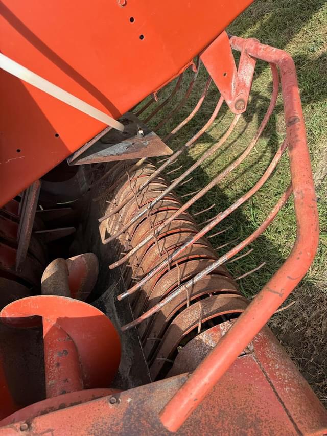 Image of Hesston 4755 equipment image 4