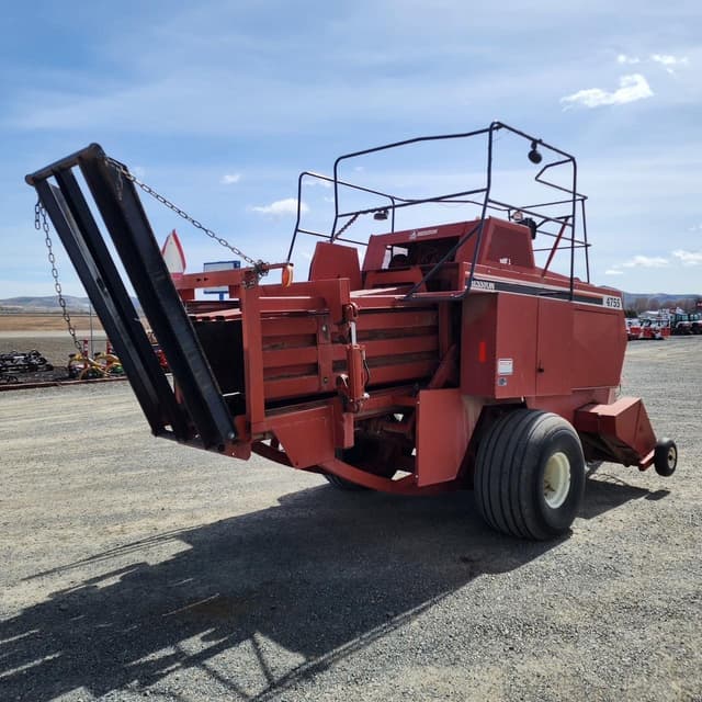 Image of Hesston 4755 equipment image 2