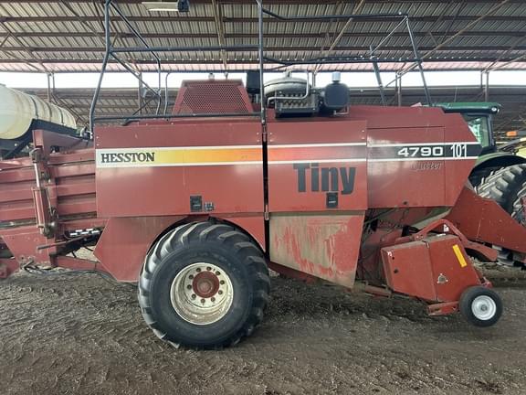 Image of Hesston 4790 equipment image 4