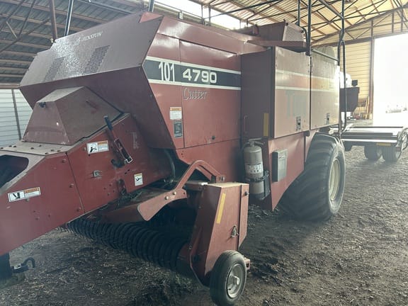 Hesston 4790 Equipment Image0