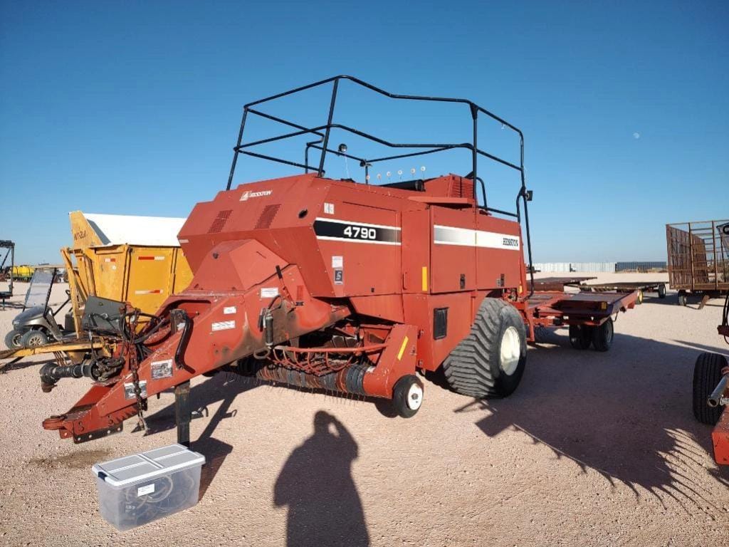 Hesston 4790 Equipment Image0