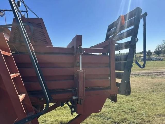Image of Hesston 4790 equipment image 4