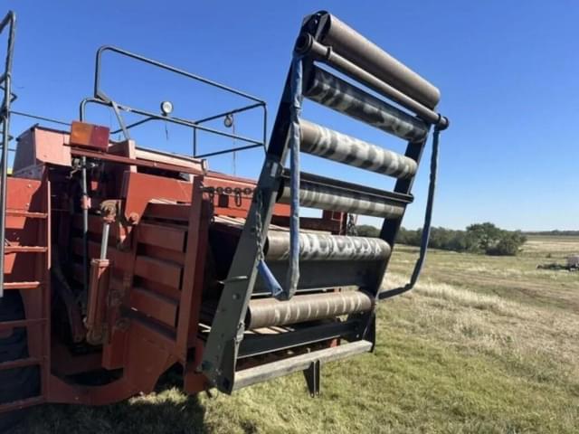Image of Hesston 4790 equipment image 2