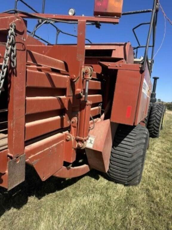 Image of Hesston 4790 equipment image 1