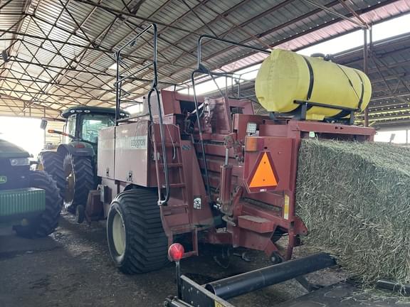 Image of Hesston 4790 equipment image 4
