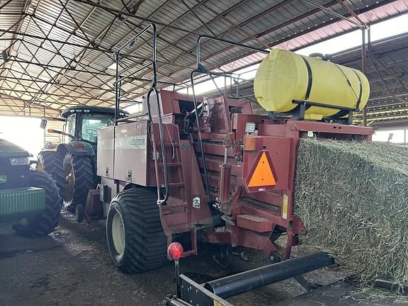 Image of Hesston 4790 equipment image 4