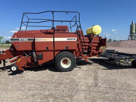 Image of Hesston 4790 equipment image 3