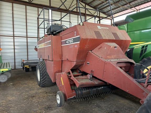 Hesston 4790 Equipment Image0