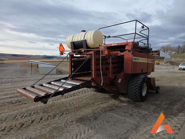 Image of Hesston 4790 equipment image 4