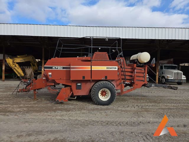 Image of Hesston 4790 equipment image 1