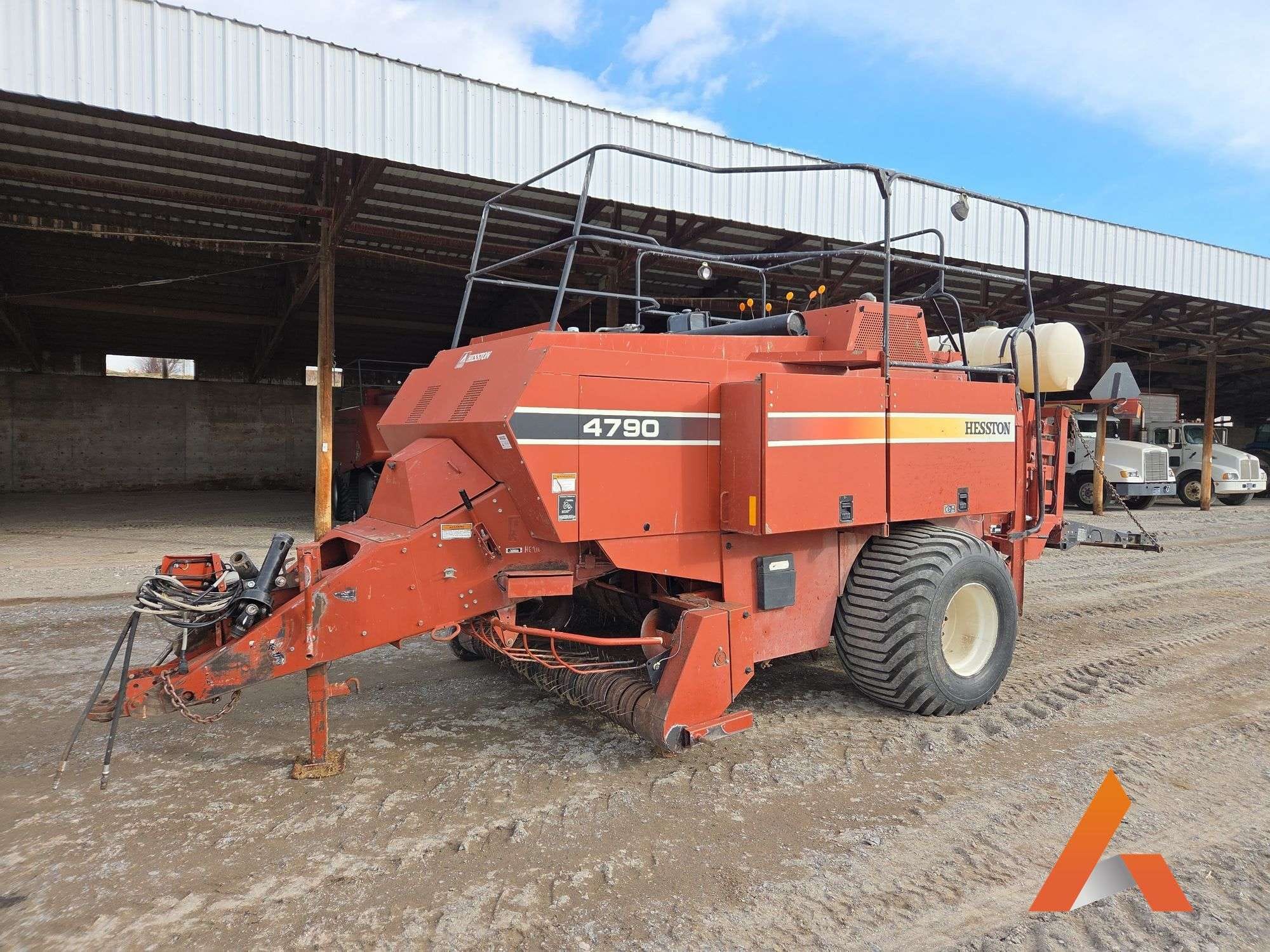 Hesston 4790 Equipment Image0