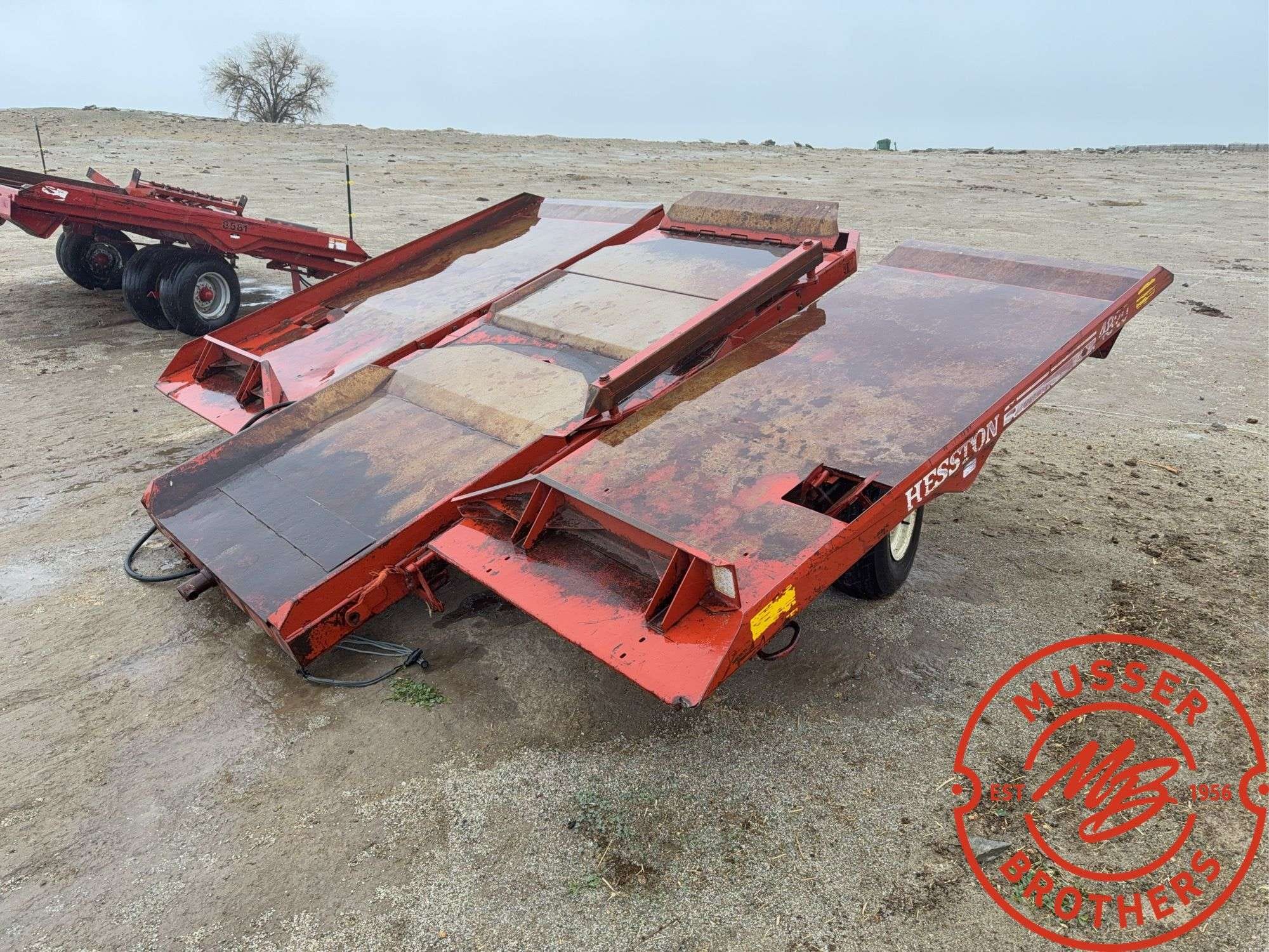 Hesston 4820 Equipment Image0