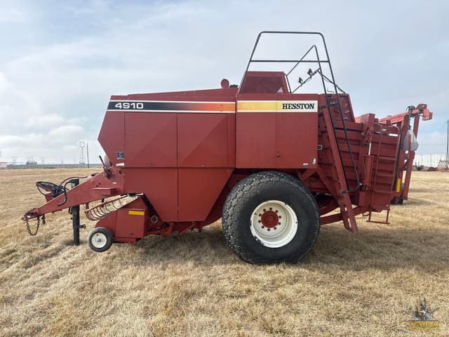 Image of Hesston 4900 equipment image 1