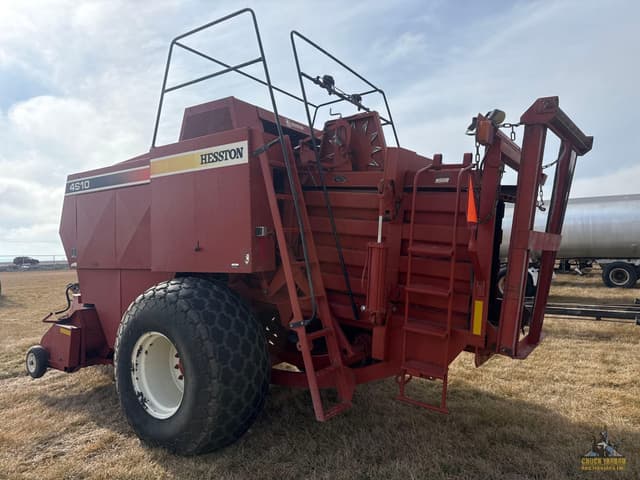 Image of Hesston 4900 equipment image 2