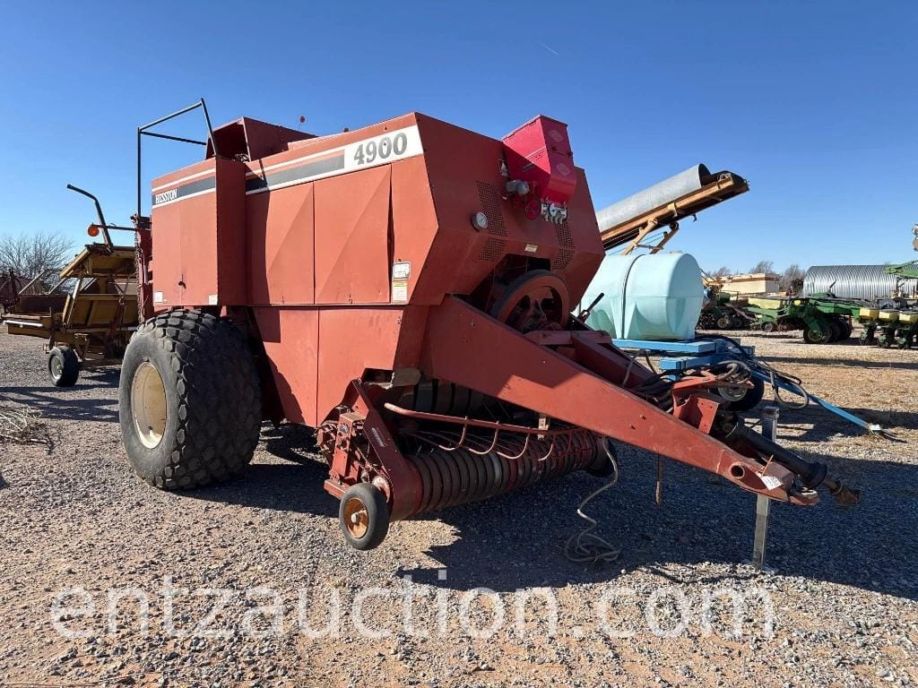Hesston 4900 Equipment Image0