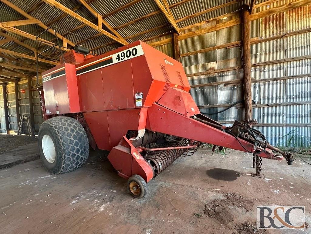 Hesston 4900 Equipment Image0