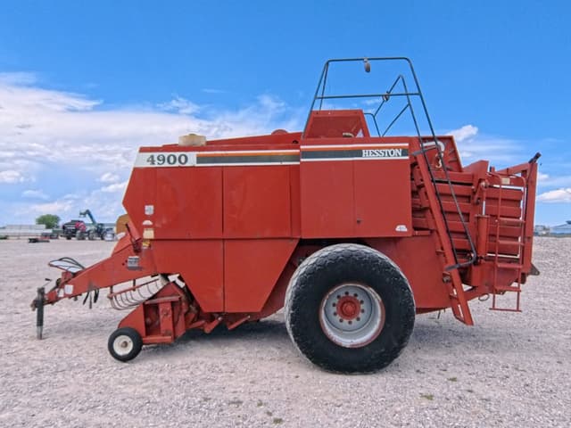 Image of Hesston 4900 equipment image 1